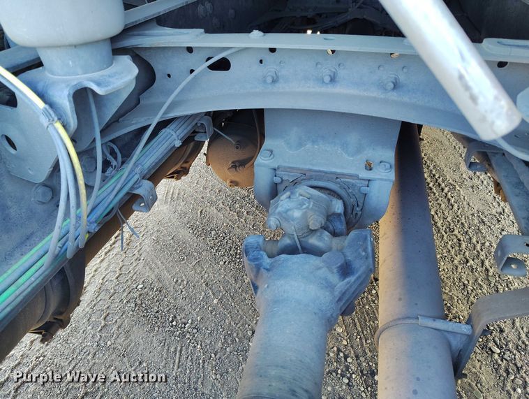 image for item DT0895 2020 Freightliner Cascadia 126 semi truck