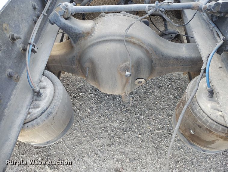 image for item DT0895 2020 Freightliner Cascadia 126 semi truck