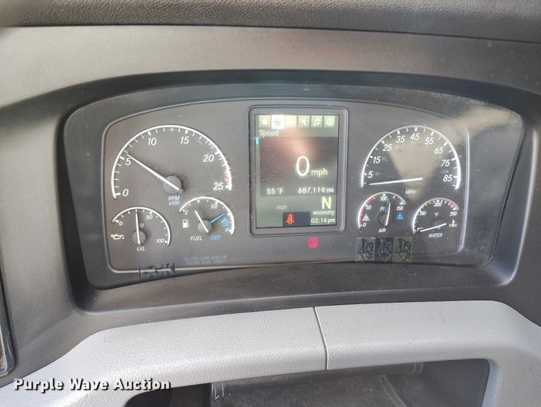 image for item DT0895 2020 Freightliner Cascadia 126 semi truck