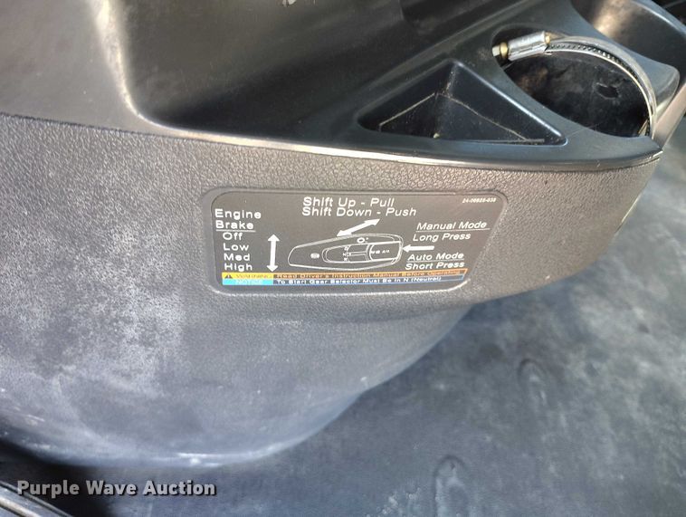 image for item DT0895 2020 Freightliner Cascadia 126 semi truck