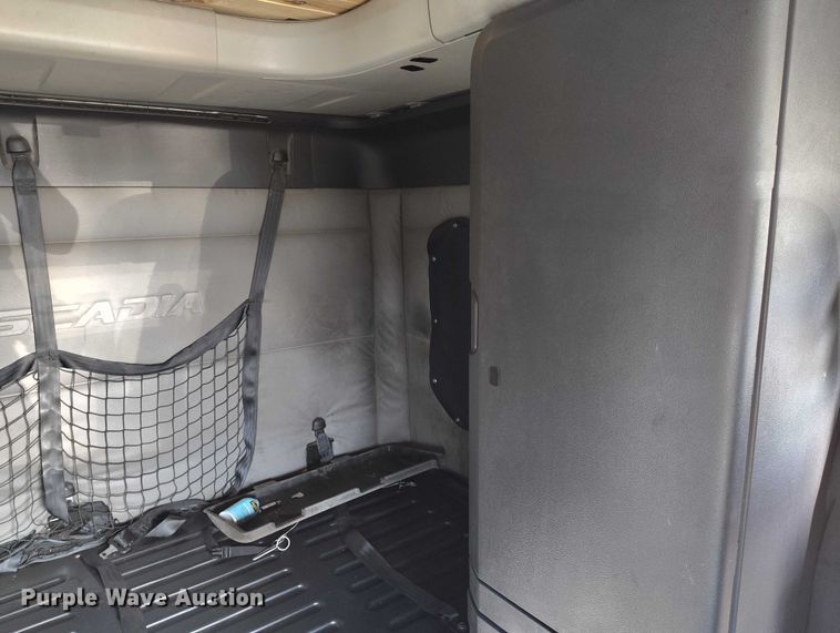 image for item DT0895 2020 Freightliner Cascadia 126 semi truck