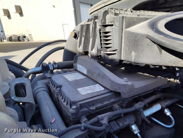 image for item DT0895 2020 Freightliner Cascadia 126 semi truck