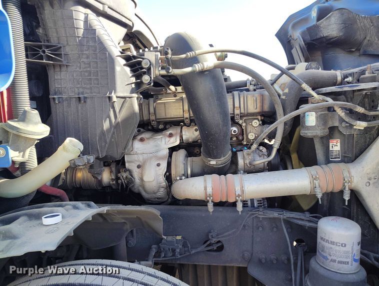 image for item DT0895 2020 Freightliner Cascadia 126 semi truck