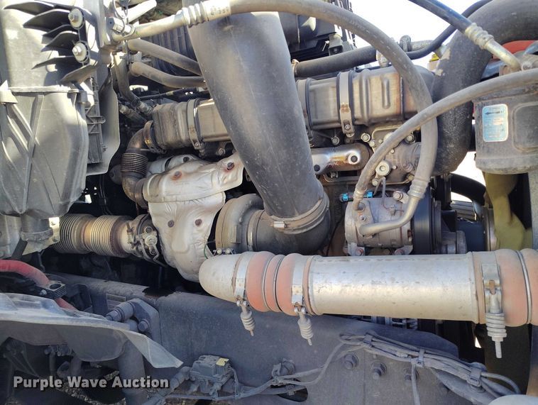 image for item DT0895 2020 Freightliner Cascadia 126 semi truck