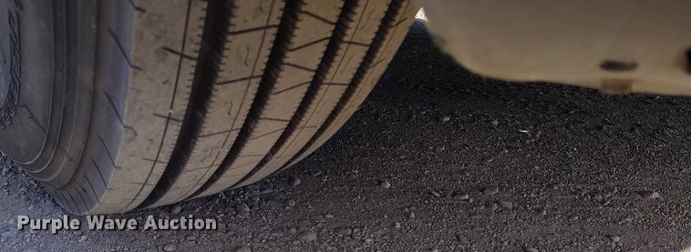 image for item DT0895 2020 Freightliner Cascadia 126 semi truck