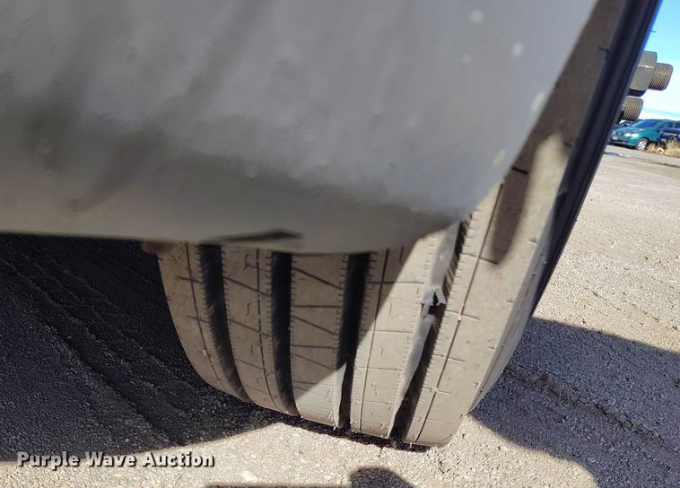 image for item DT0895 2020 Freightliner Cascadia 126 semi truck