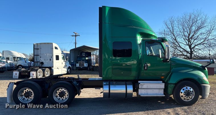 image for item DU0364 2020 International LT625 semi truck