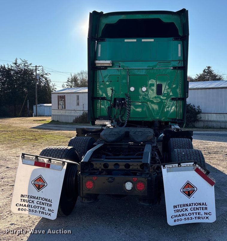 image for item DU0364 2020 International LT625 semi truck