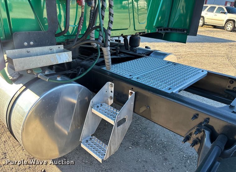 image for item DU0364 2020 International LT625 semi truck