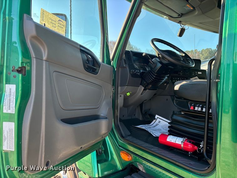 image for item DU0364 2020 International LT625 semi truck