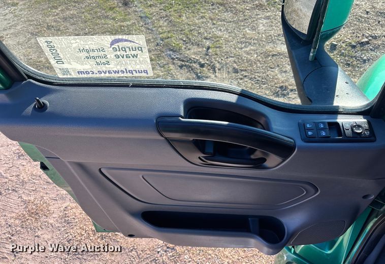 image for item DU0364 2020 International LT625 semi truck