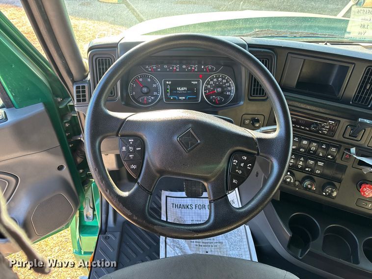 image for item DU0364 2020 International LT625 semi truck