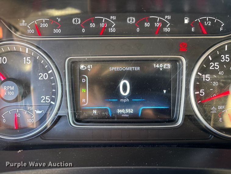 image for item DU0364 2020 International LT625 semi truck