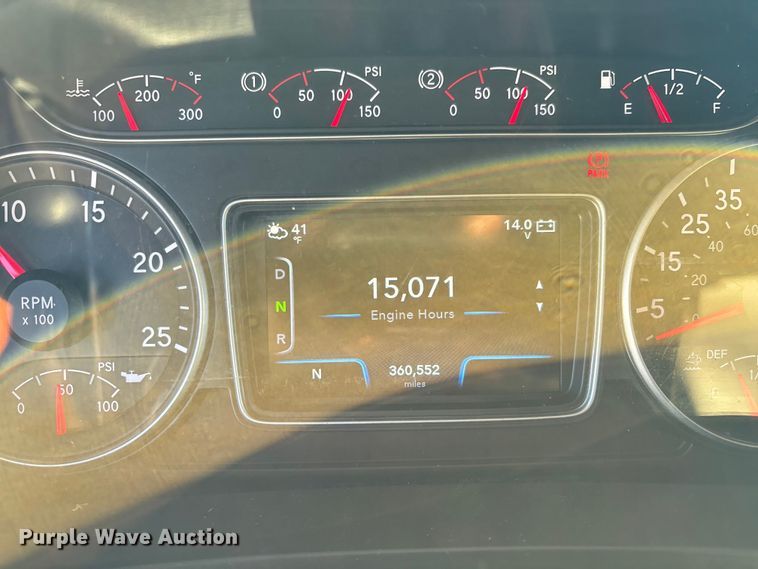 image for item DU0364 2020 International LT625 semi truck