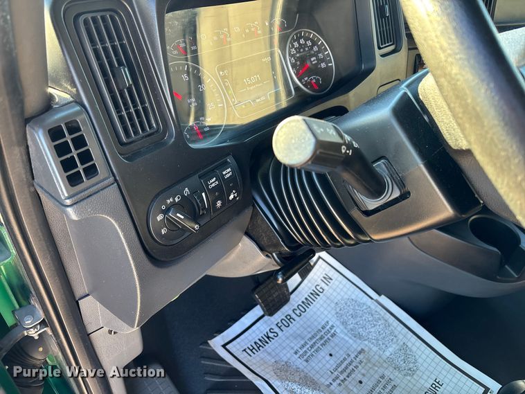 image for item DU0364 2020 International LT625 semi truck