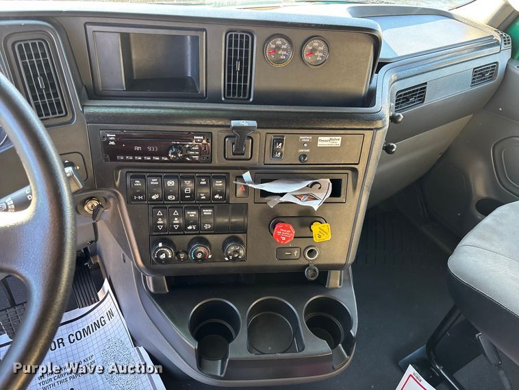 image for item DU0364 2020 International LT625 semi truck