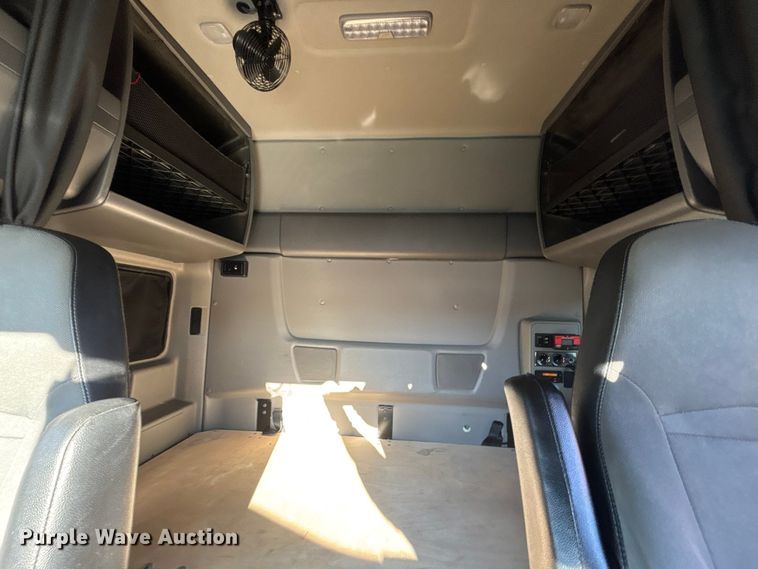 image for item DU0364 2020 International LT625 semi truck