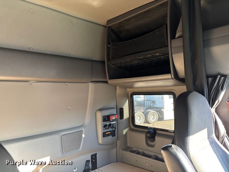 image for item DU0364 2020 International LT625 semi truck