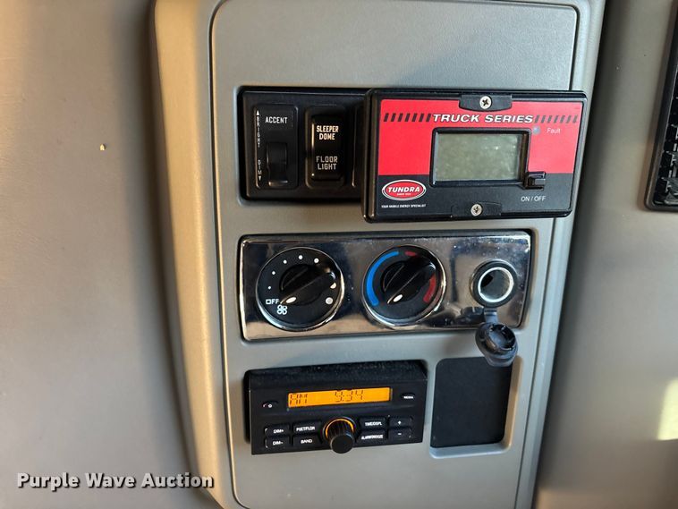 image for item DU0364 2020 International LT625 semi truck