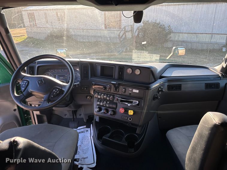 image for item DU0364 2020 International LT625 semi truck