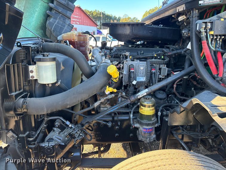 image for item DU0364 2020 International LT625 semi truck