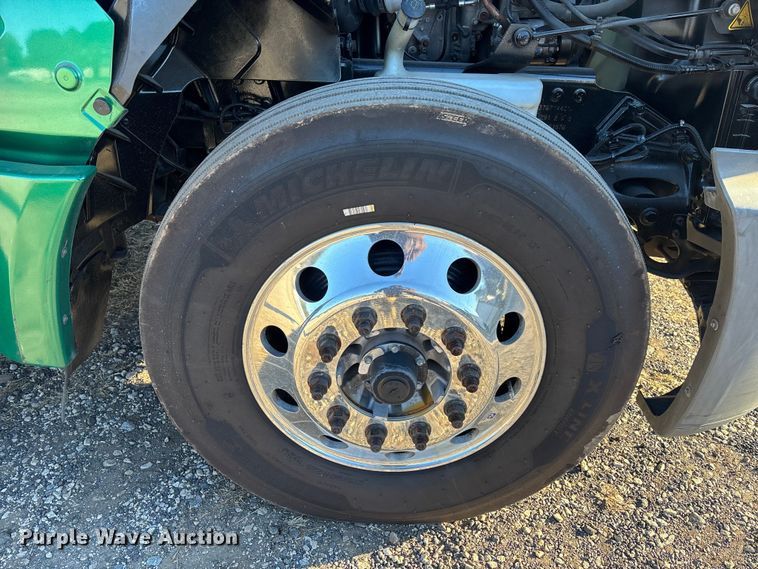 image for item DU0364 2020 International LT625 semi truck