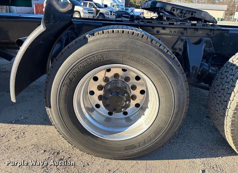 image for item DU0364 2020 International LT625 semi truck