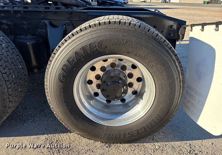 image for item DU0364 2020 International LT625 semi truck