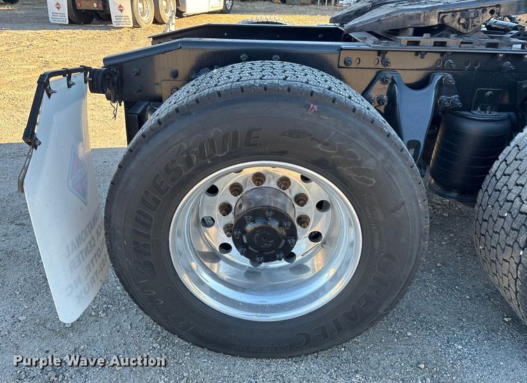 image for item DU0364 2020 International LT625 semi truck