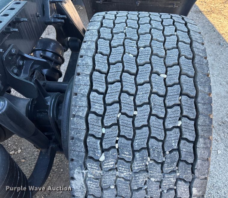 image for item DU0364 2020 International LT625 semi truck