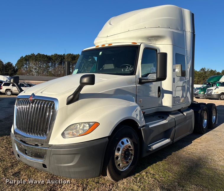 image for item DU0365 2019 International LT625 semi truck