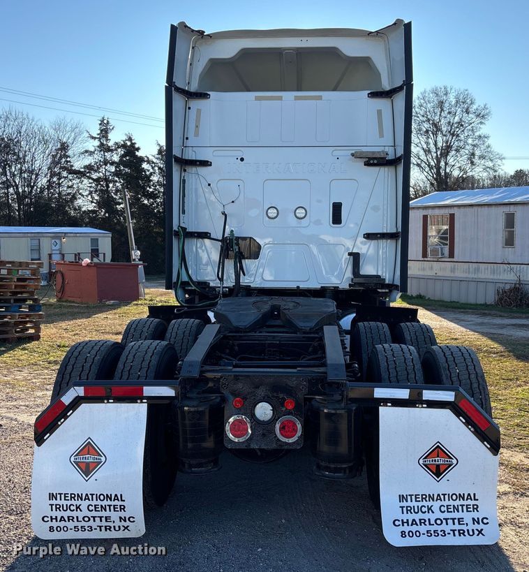 image for item DU0365 2019 International LT625 semi truck