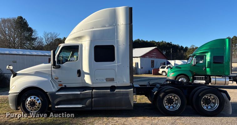 image for item DU0365 2019 International LT625 semi truck