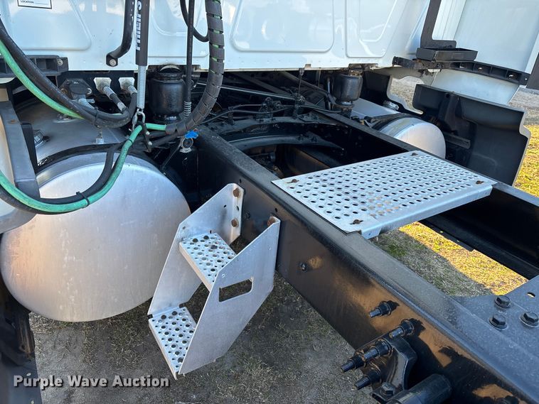 image for item DU0365 2019 International LT625 semi truck