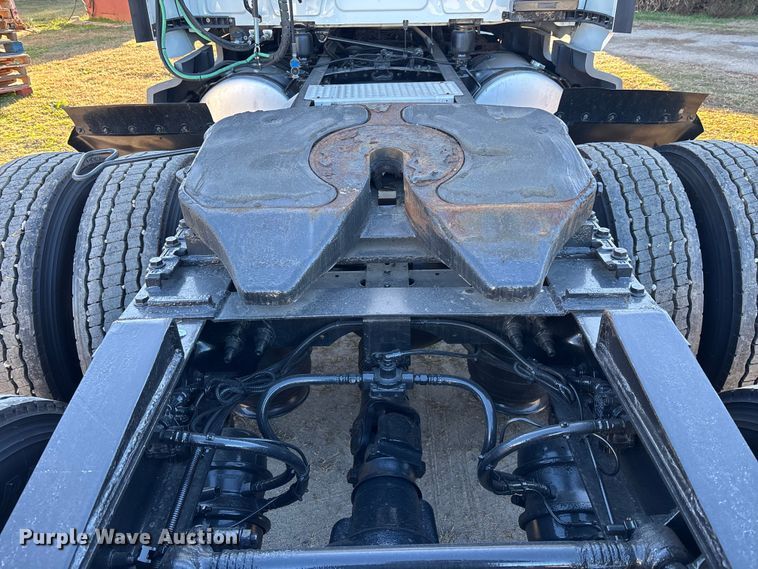 image for item DU0365 2019 International LT625 semi truck