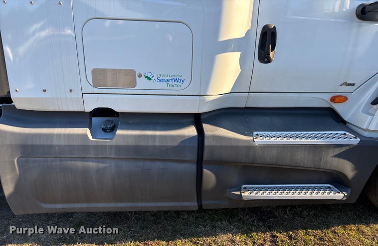 image for item DU0365 2019 International LT625 semi truck