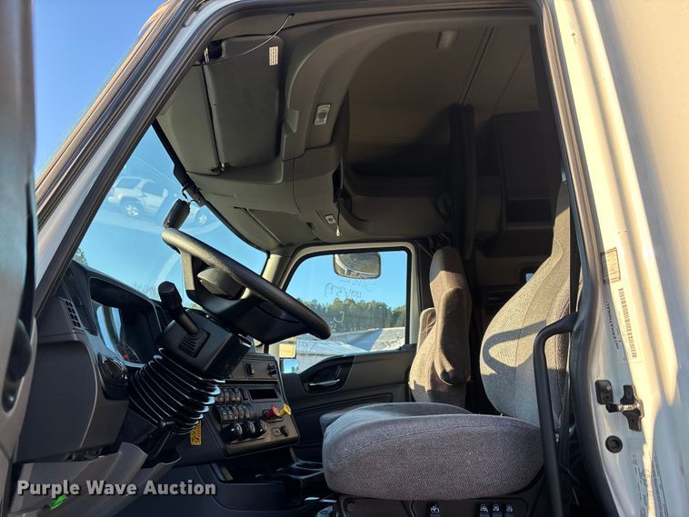 image for item DU0365 2019 International LT625 semi truck