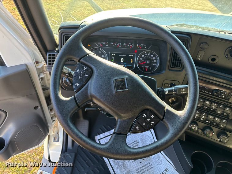 image for item DU0365 2019 International LT625 semi truck