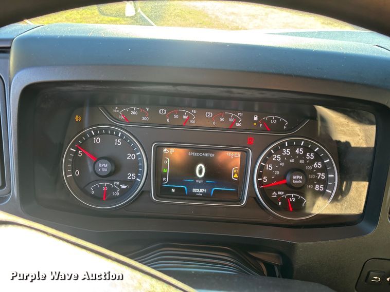 image for item DU0365 2019 International LT625 semi truck