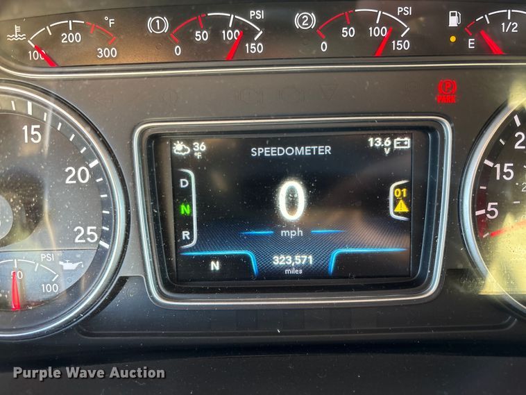 image for item DU0365 2019 International LT625 semi truck