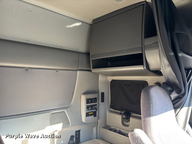 image for item DU0365 2019 International LT625 semi truck