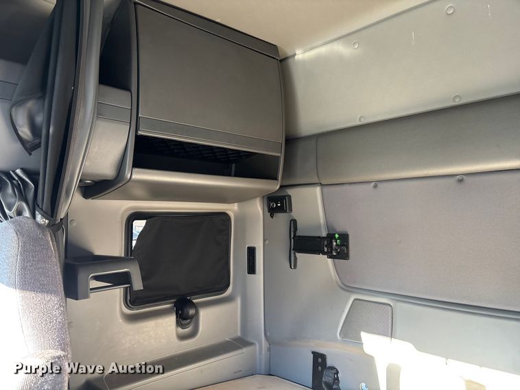 image for item DU0365 2019 International LT625 semi truck