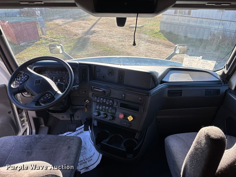 image for item DU0365 2019 International LT625 semi truck