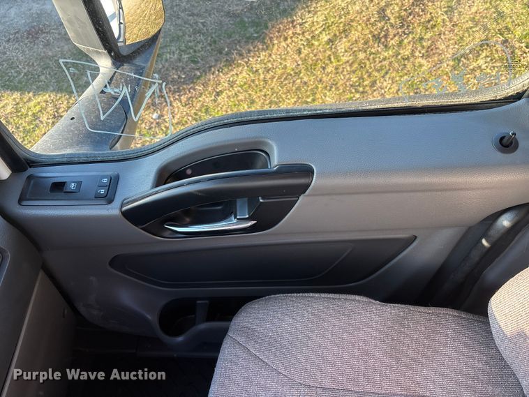 image for item DU0365 2019 International LT625 semi truck