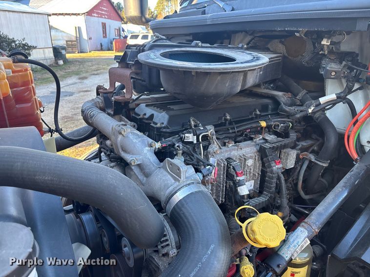 image for item DU0365 2019 International LT625 semi truck