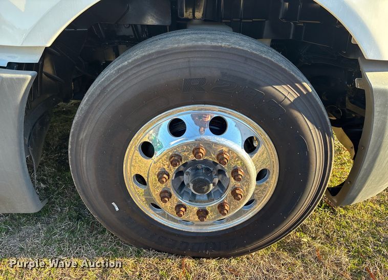 image for item DU0365 2019 International LT625 semi truck