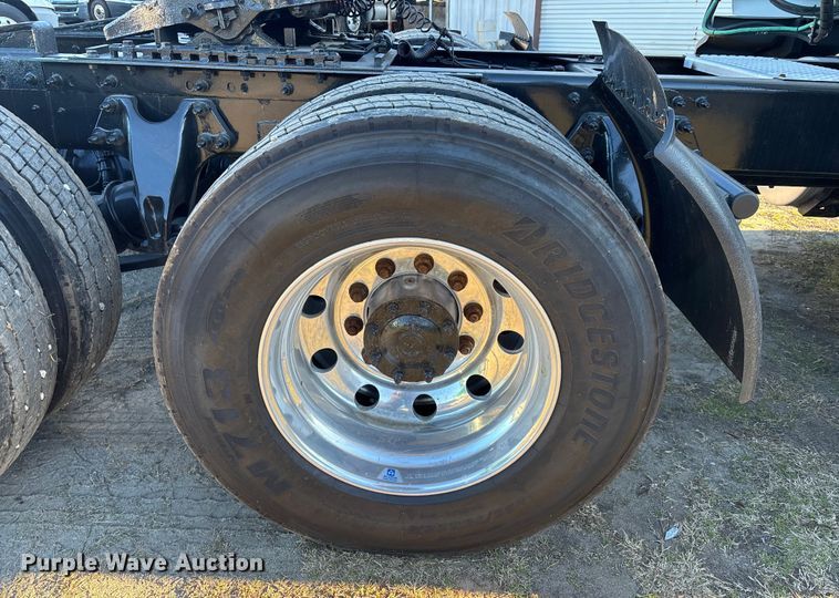 image for item DU0365 2019 International LT625 semi truck