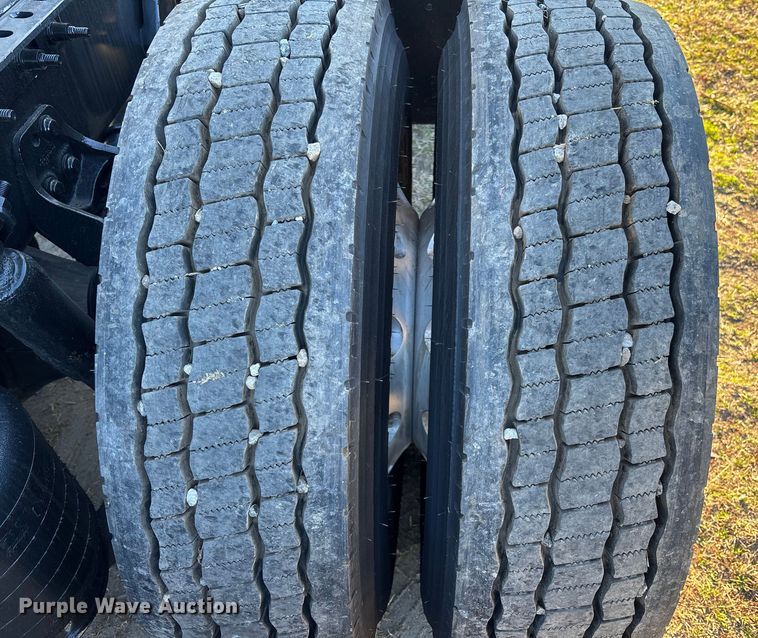 image for item DU0365 2019 International LT625 semi truck