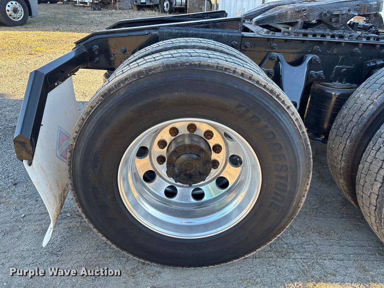 image for item DU0365 2019 International LT625 semi truck