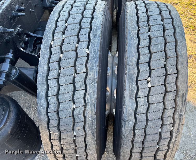 image for item DU0365 2019 International LT625 semi truck